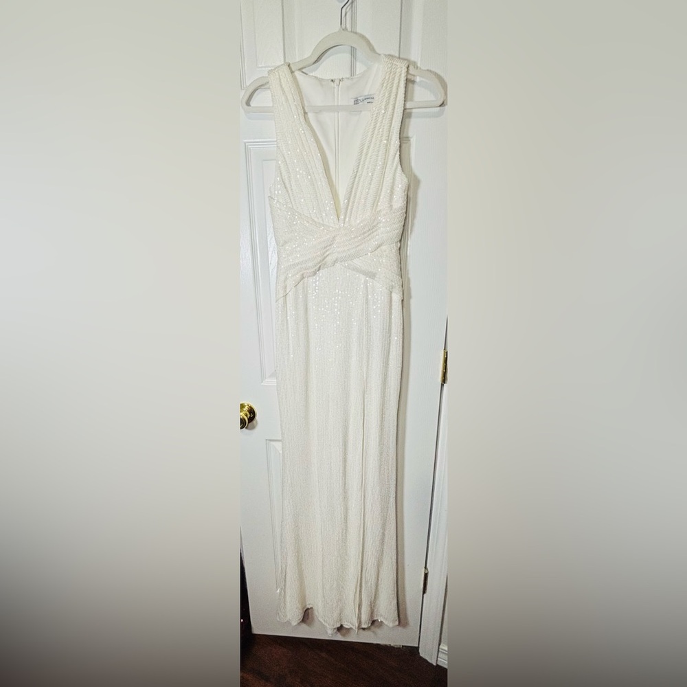 NWT IEENA For MAC DUGGAL SZ 4 WHITE V Neck Sequin Wrap Gown #26598